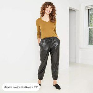 Women's Long Sleeve V-Neck Fitted Tee - NWT